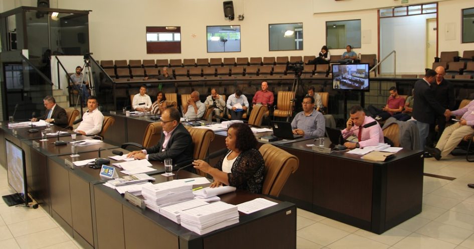 Vereadores mantém pareceres do TCE e rejeitam contas da Prefeitura de 2006, 2011 e 2012