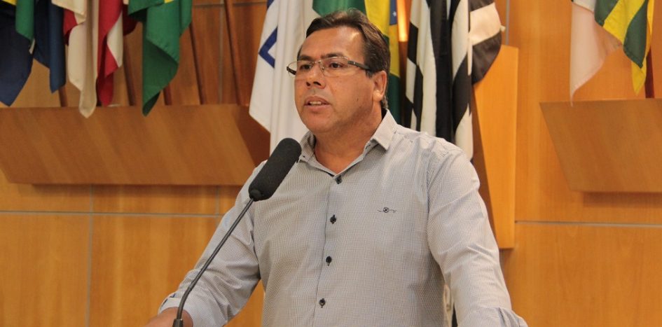 Arildo quer limpeza em terreno da empresa Vivo no distrito de São Silvestre