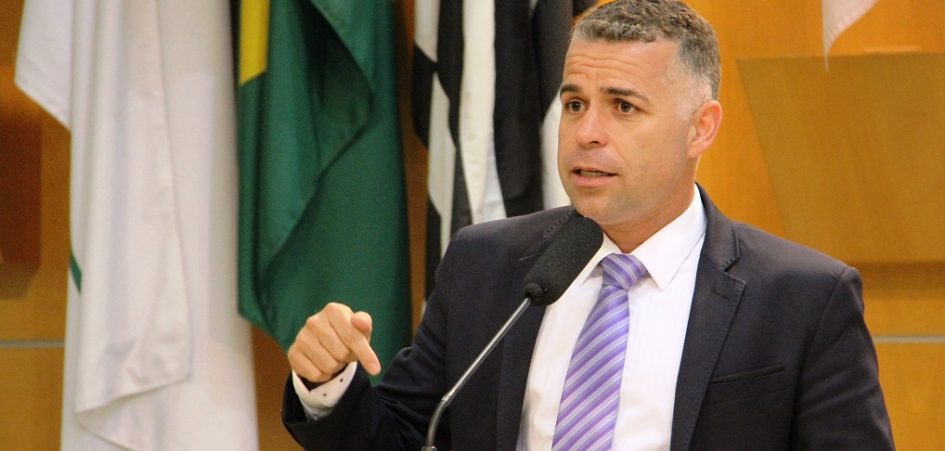 Luís Flavio quer informações sobre obras de drenagem no Jardim Emília