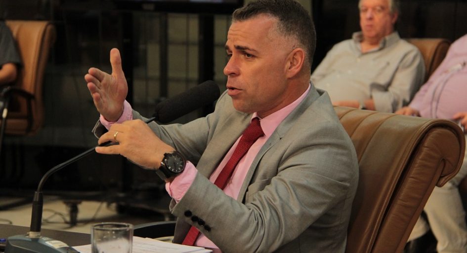 Luís Flavio questiona contratação de empresa de sonorização para o Carnaval 2019