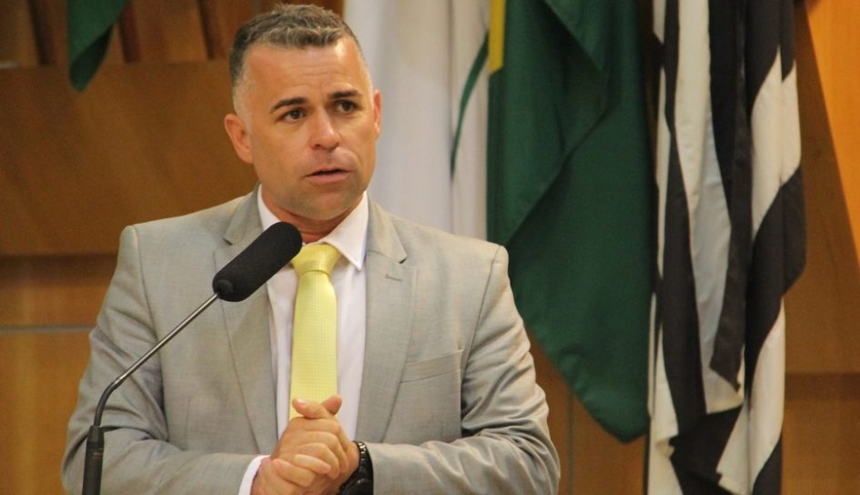 Luís Flávio pergunta ao prefeito sobre possível contratação de seguranças em eventos da cidade