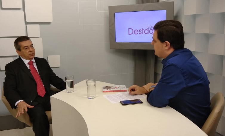 TV Câmara entrevista o jornalista e escritor Antônio Seidl