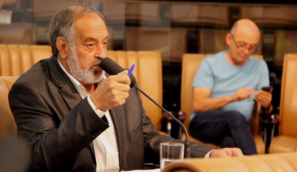 Valmir questiona Mobilidade Urbana sobre excesso de velocidade em vias do Parque Meia Lua