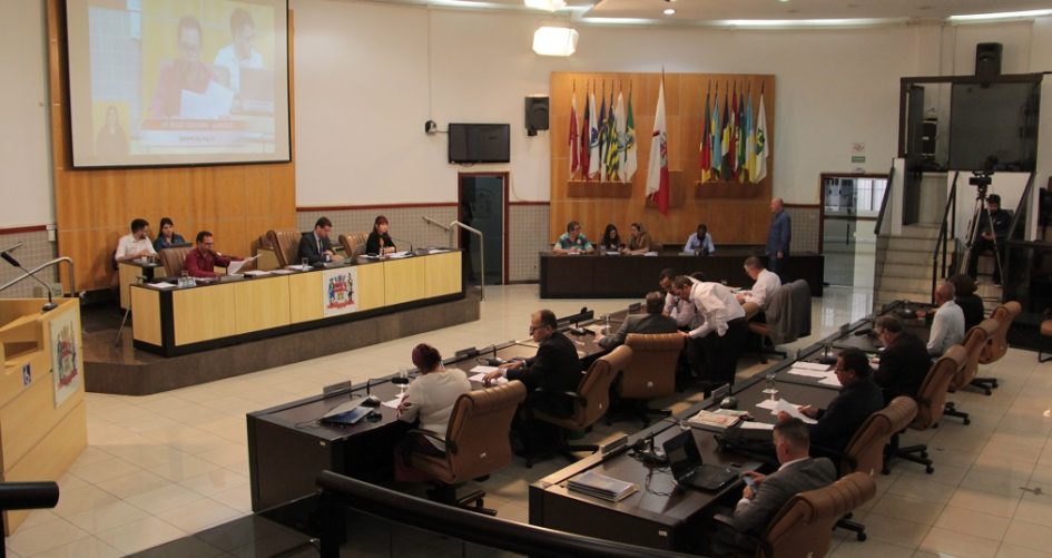 Vereadores aprovam projeto que proíbe o uso e a comercialização da “linha chilena” em Jacareí