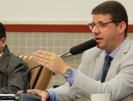 Abner indica poda de árvores na Avenida João Baptista de Sant’Anna, no Bandeira Branca