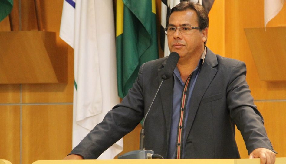 Arildo indica limpeza e remoção de entulhos em córrego no Jardim Nova Aliança