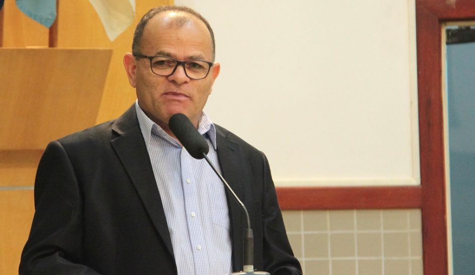 Juarez Araújo demanda serviços de capina e limpeza, entre outras benfeitorias