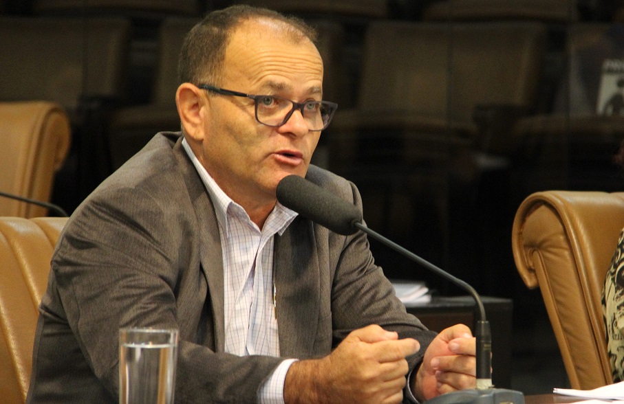 Juarez solicita notificação de proprietário de terreno na região sul