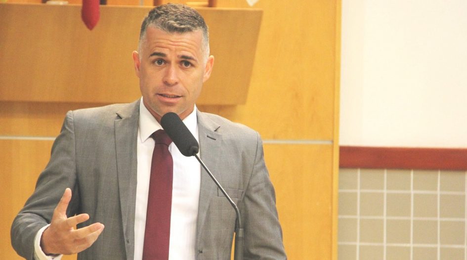 Luís Flávio solicita ao prefeito melhorias estruturais em vias da região oeste