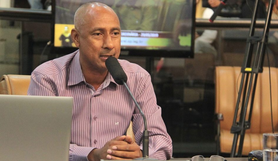Paulinho dos Condutores questiona falta de raio-X em UPA e servidores com desvio de função