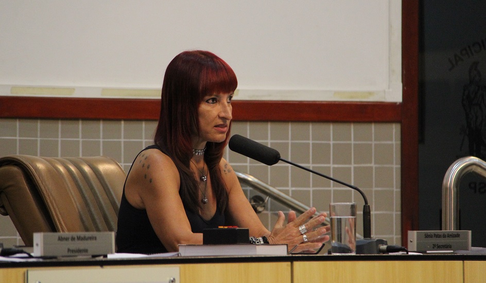 Sônia questiona liberação de emendas impositivas direcionadas à causa animal em Jacareí
