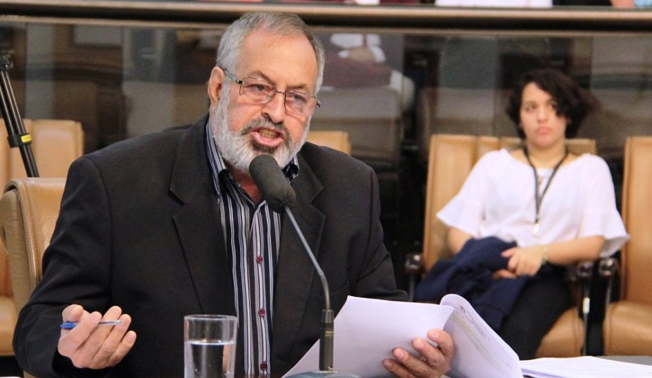 Valmir pergunta sobre lombada elevada e ‘mata burro’ em estrada da região sul
