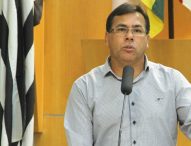 Arildo indica capina e limpeza de calçada na Avenida José Ribeiro Moreira, no Parque Califórnia