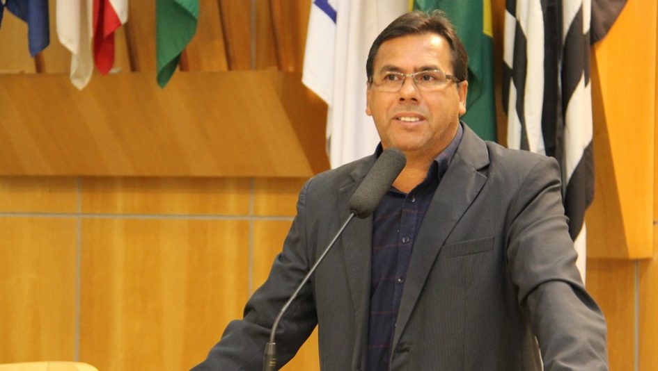 Arildo indica operação tapa-buracos na Avenida Industrial, no Jardim Emília