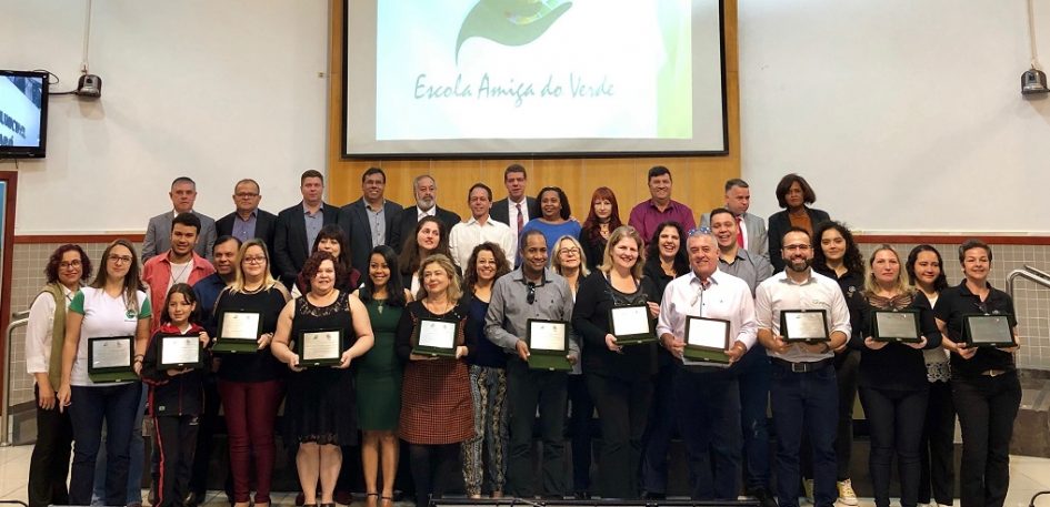 Câmara homenageia escolas que envolvem alunos em projetos de preservação ambiental