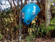 Arildo pede remoção de telefone público em matagal na Estância Porto Velho