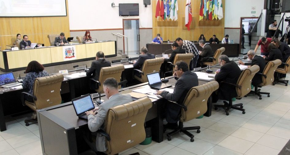 Câmara adia projeto que trata sobre regras para condutores escolares de Jacareí
