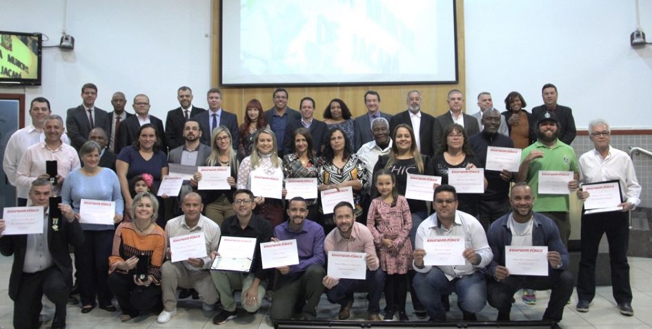 Vereadores homenageiam educadores físicos destaques em Jacareí
