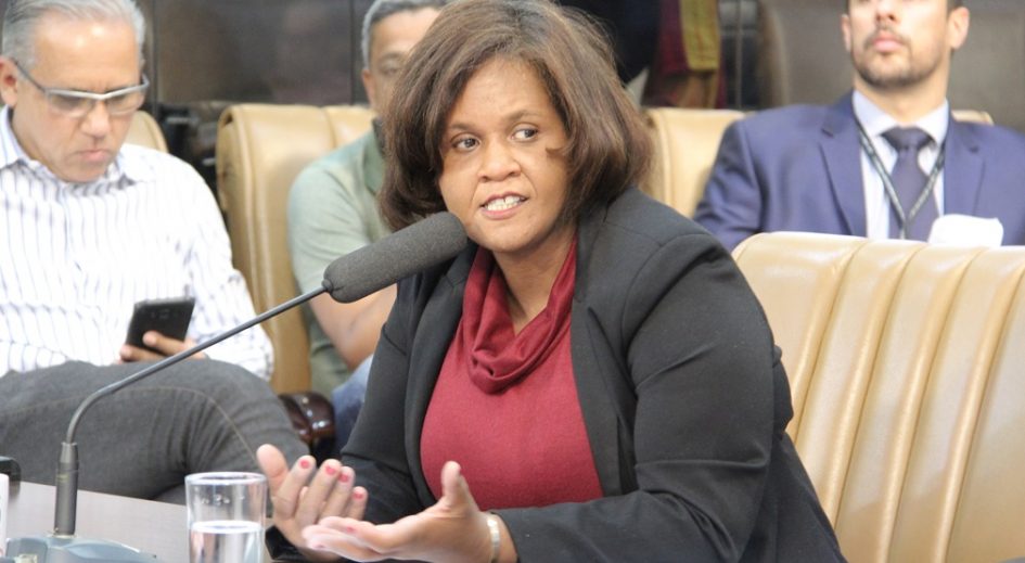 Márcia Santos pede respostas da Prefeitura sobre imóveis desocupados em Jacareí