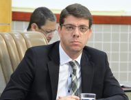 Abner indica manutenção em calçada na Estrada Theóphilo Theodoro Rezende
