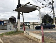 Márcia pede conserto em abrigo de ponto de ônibus no Jardim Maria Amélia