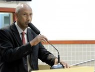 Câmara homenageia como Cidadão Jacareiense João Mello, empresário do ramo de transporte escolar