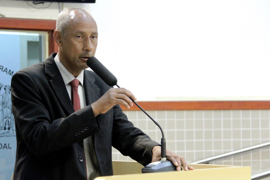 Câmara homenageia como Cidadão Jacareiense João Mello, empresário do ramo de transporte escolar