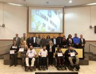 Sessão conjunta homenageia personalidades e escolas de Jacareí
