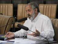 Valmir questiona falta de manutenção em ponto de ônibus do Jardim Amélia