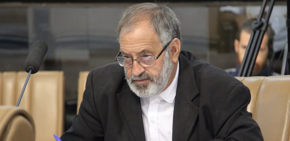 Valmir questiona prefeitura em relação à manutenção de vias e valor de arrecadação de IPTU