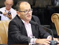 Juarez indica substituição de tampa e manutenção de boca de lobo em rua do Cidade Nova Jacareí