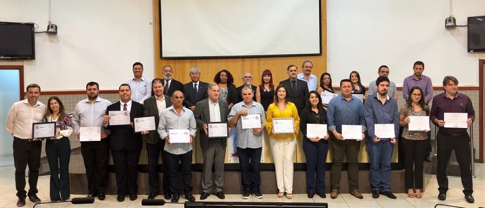 Sessão conjunta da Câmara faz homenagens e votação de projeto