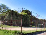 Pragas proliferam em campo de futebol no Jardim Esperança