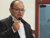 Juarez pede manutenção em calçada do EducaMais Parque Santo Antônio