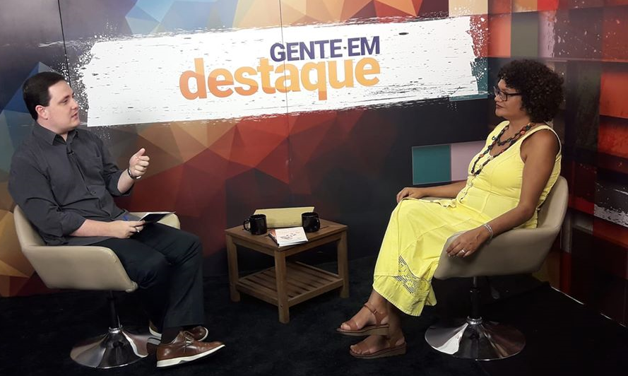 Poetisa Evânia Medeiros é a convidada do Gente em Destaque