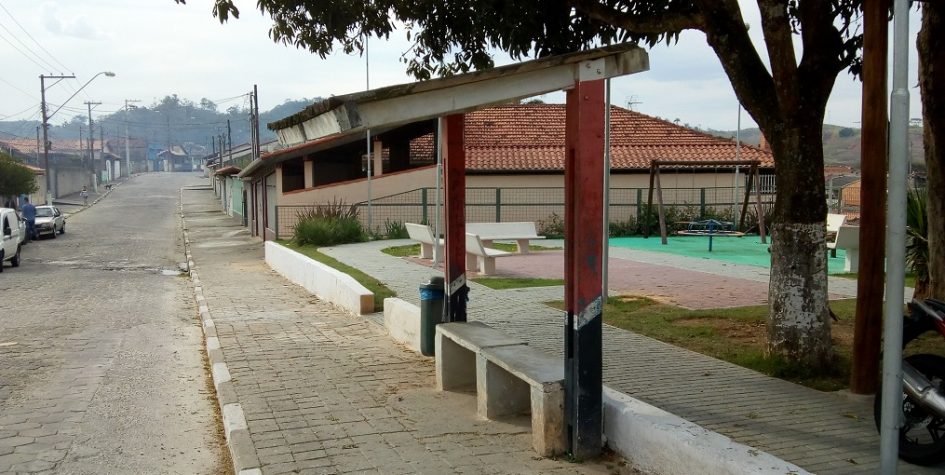 Arildo indica substituição de abrigos em pontos de ônibus da Vila Garcia