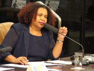 Lucimar questiona prefeito sobre aumento de preços dos combustíveis em Jacareí