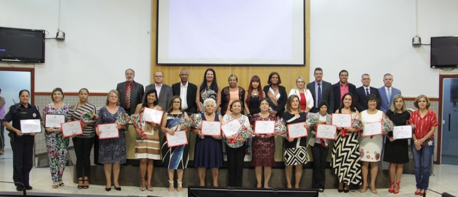 Câmara presta homenagem a 12 mulheres que atuam na defesa dos direitos da mulher