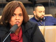 Márcia questiona falta de medicamentos em Jacareí e fiscalização dos serviços de limpeza