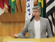 Dr. Rodrigo Salomon questiona Izaias sobre notificações e multas aplicadas pela Vigilância aos comerciantes