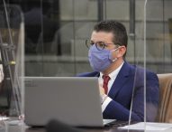 Abner indica novo abrigo em ponto de ônibus e outras melhorias na região oeste