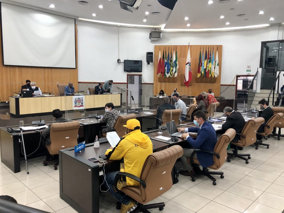 Câmara aprova dois projetos na sessão desta quarta-feira (12)