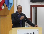 Rogério Timóteo pede limpeza na Rua Barão de Jacareí, em frente ao CENE