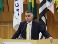 Luís Flávio questiona baixos salários e alta carga horária de nutricionistas da Prefeitura