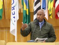 Paulinho dos Condutores pede cobertura em ponto de ônibus na Malek Assad