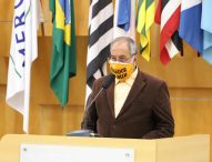 Valmir questiona falta de construção de arquibancada no campo do Meia Lua