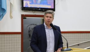 Dr. Rodrigo Salomon pede rondas da PM e serviços de varrição em bairros da região sul e leste