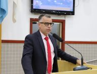 Luís Flávio pede lombada na Estrada do Limoeiro e manutenção de calçada na Av. Major Acácio Ferreira