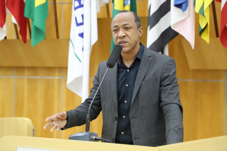 Rogério Timóteo questiona Prefeitura sobre qualidade de serviços em vias públicas