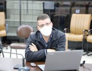 Abner cobra recolocação de placa de trânsito em rotatória na Avenida Davi Lino